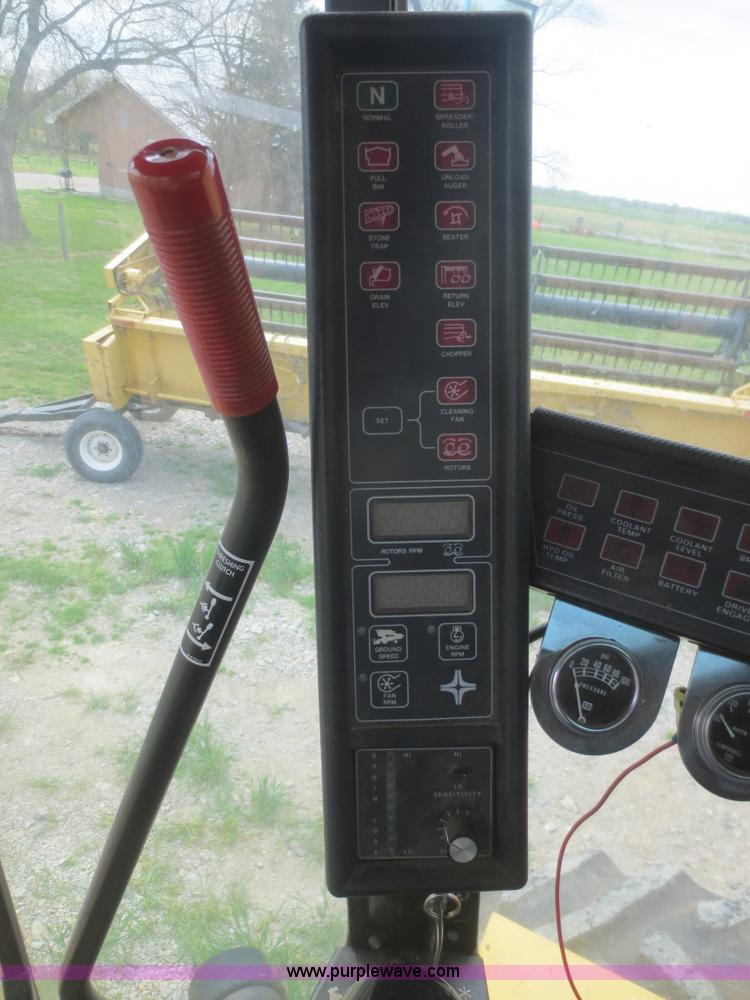 image for item F6900 1989 New Holland TR86 RWA combine