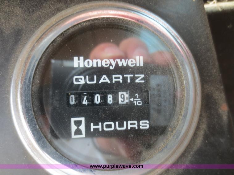 image for item F6900 1989 New Holland TR86 RWA combine