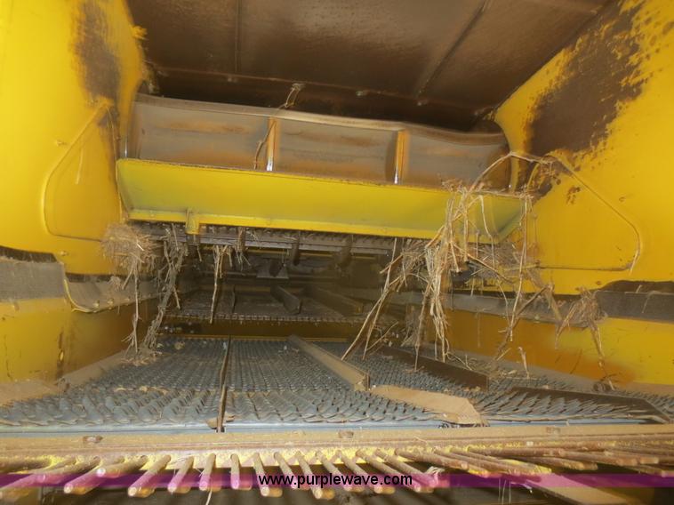 image for item F6900 1989 New Holland TR86 RWA combine