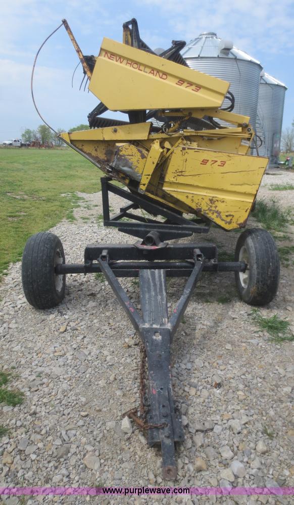 image for item F6900 1989 New Holland TR86 RWA combine