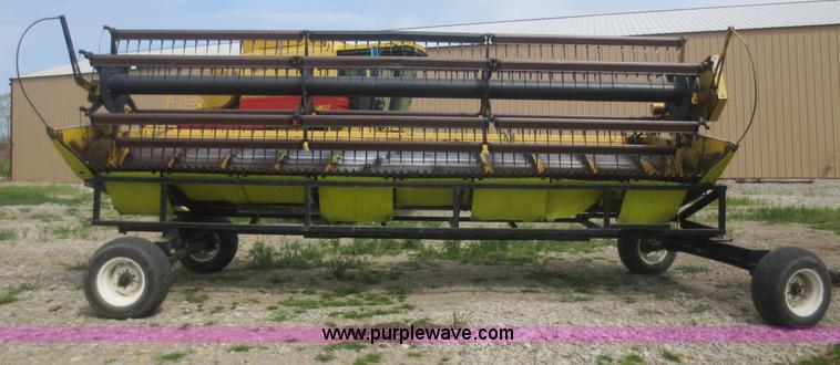 image for item F6900 1989 New Holland TR86 RWA combine