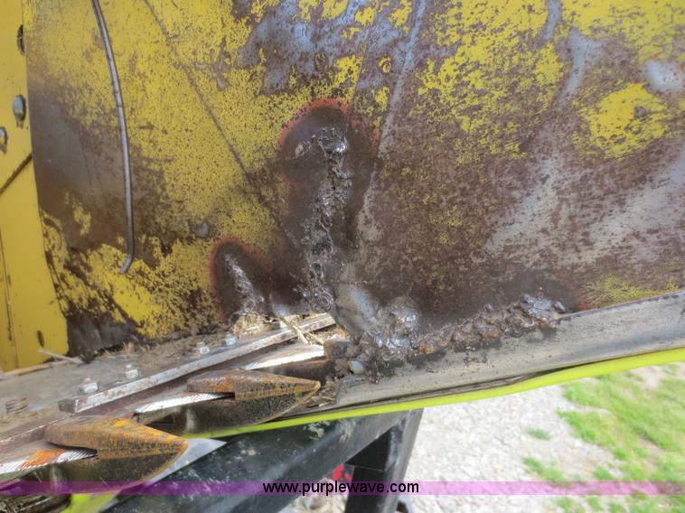 image for item F6900 1989 New Holland TR86 RWA combine