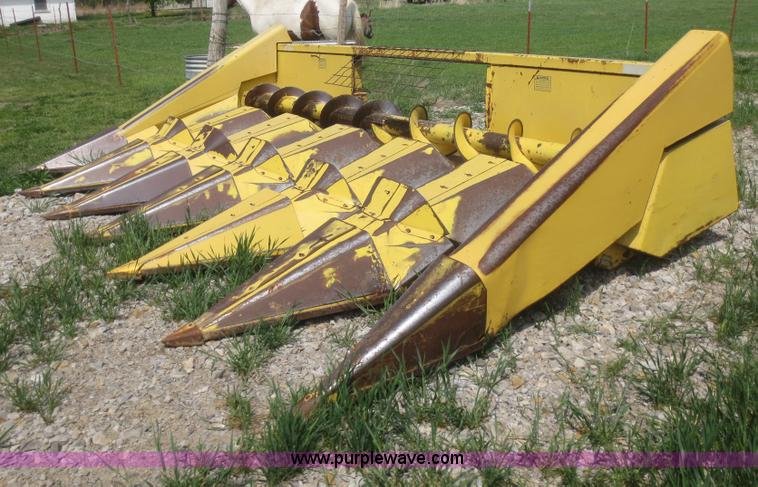 image for item F6901 New Holland 974 corn head