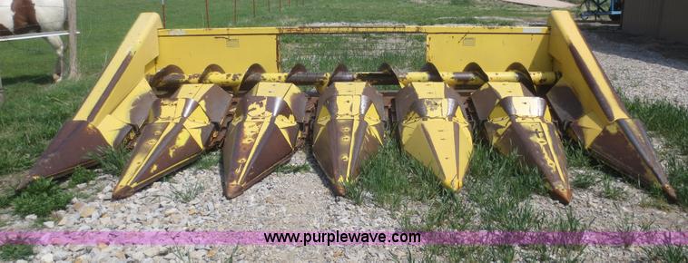 image for item F6901 New Holland 974 corn head