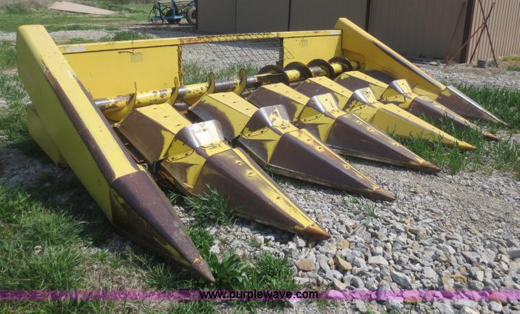 image for item F6901 New Holland 974 corn head