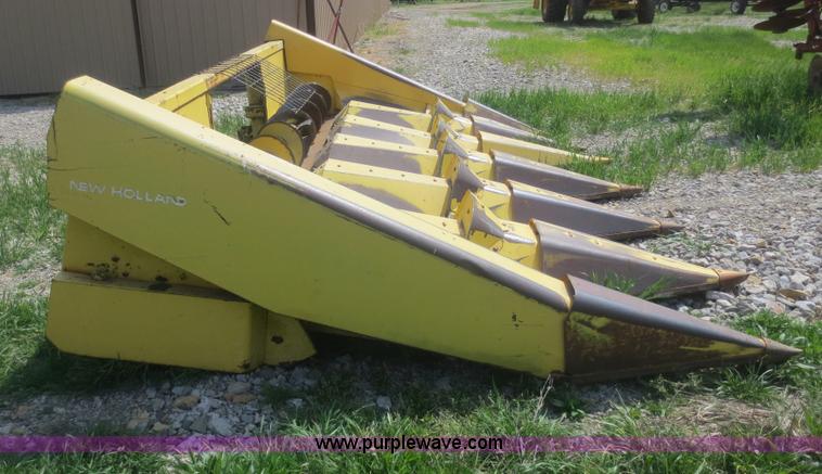 image for item F6901 New Holland 974 corn head