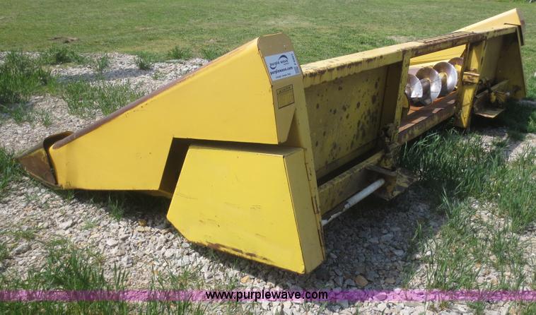 image for item F6901 New Holland 974 corn head