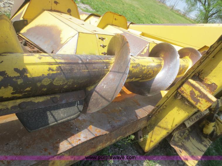 image for item F6901 New Holland 974 corn head