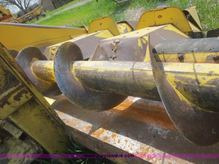 image for item F6901 New Holland 974 corn head