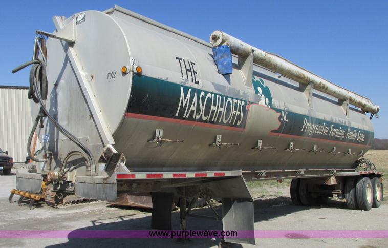 image for item G9156 2000 Warren AT-36-SER4 feed trailer