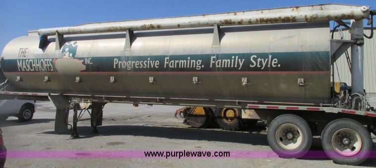 image for item G9156 2000 Warren AT-36-SER4 feed trailer