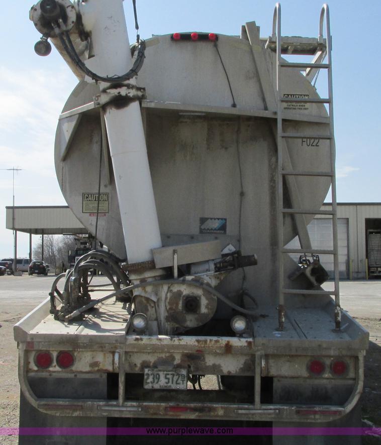 image for item G9156 2000 Warren AT-36-SER4 feed trailer