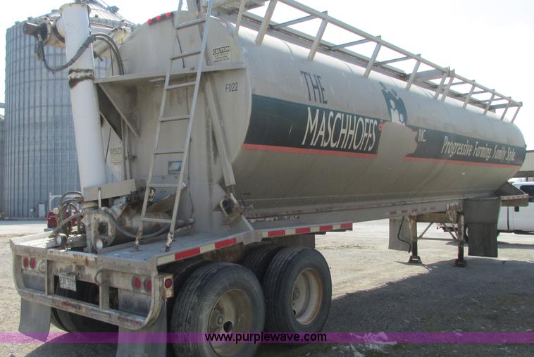 image for item G9156 2000 Warren AT-36-SER4 feed trailer