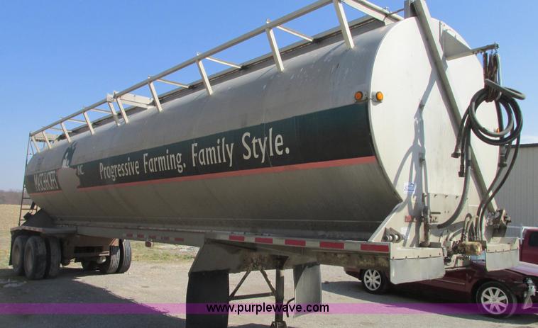 image for item G9156 2000 Warren AT-36-SER4 feed trailer