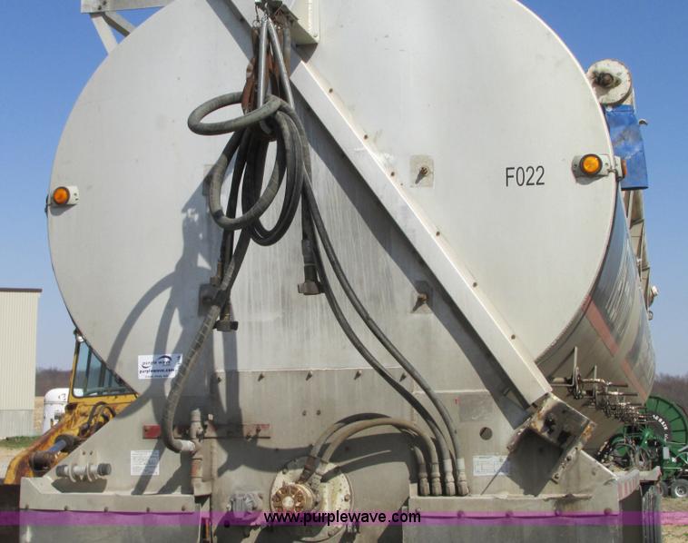 image for item G9156 2000 Warren AT-36-SER4 feed trailer