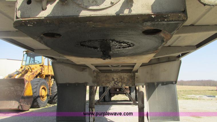 image for item G9156 2000 Warren AT-36-SER4 feed trailer