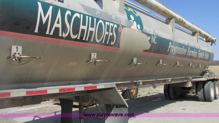 image for item G9156 2000 Warren AT-36-SER4 feed trailer