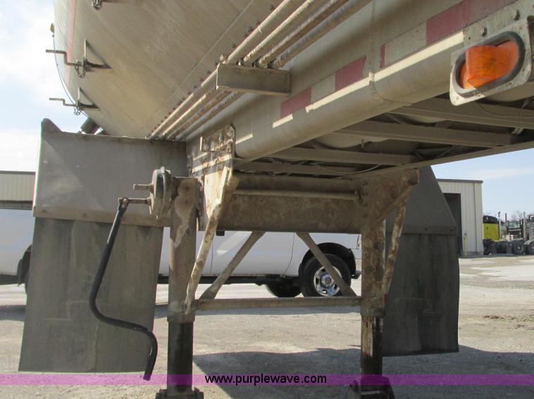 image for item G9156 2000 Warren AT-36-SER4 feed trailer