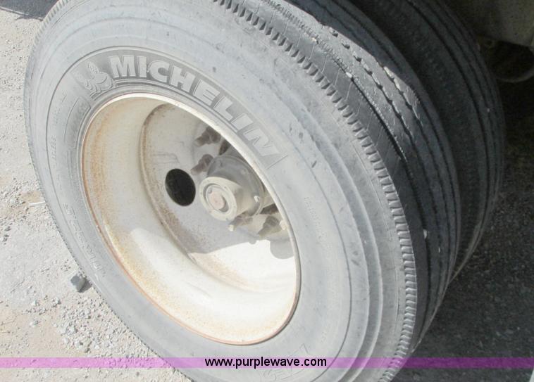 image for item G9156 2000 Warren AT-36-SER4 feed trailer