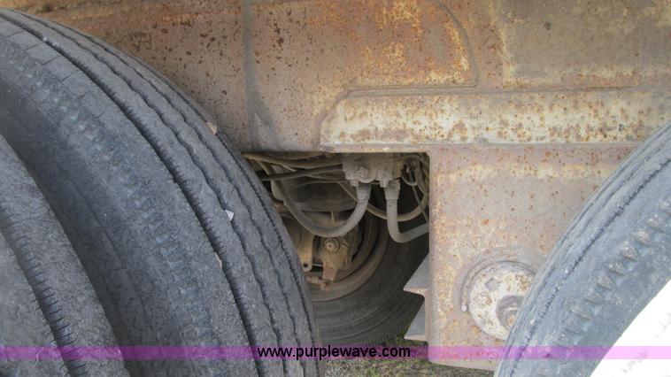 image for item G9156 2000 Warren AT-36-SER4 feed trailer