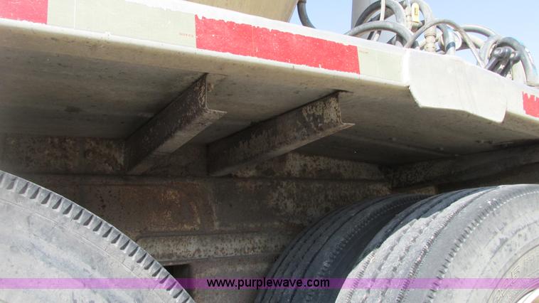 image for item G9156 2000 Warren AT-36-SER4 feed trailer