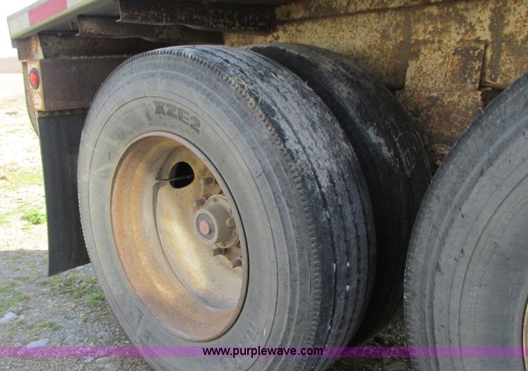 image for item G9156 2000 Warren AT-36-SER4 feed trailer