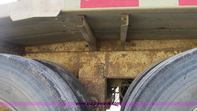 image for item G9156 2000 Warren AT-36-SER4 feed trailer