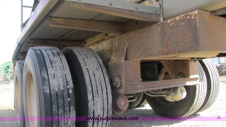 image for item G9156 2000 Warren AT-36-SER4 feed trailer