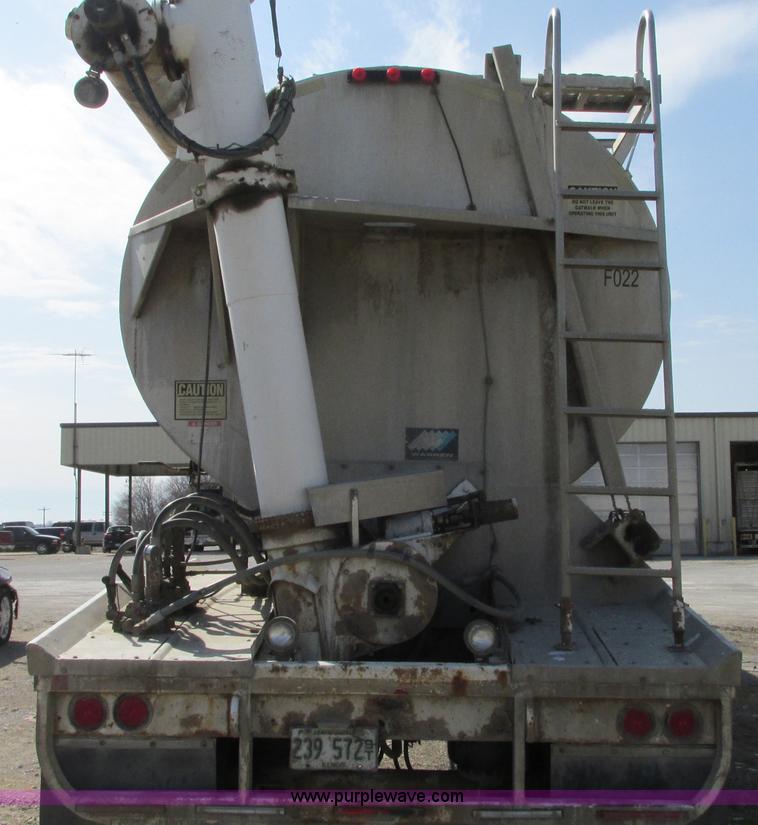 image for item G9156 2000 Warren AT-36-SER4 feed trailer