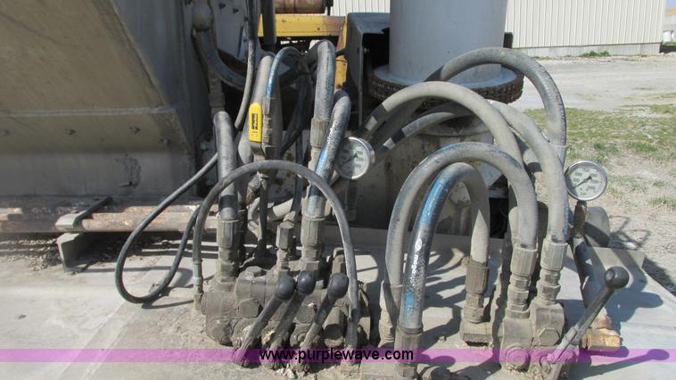 image for item G9156 2000 Warren AT-36-SER4 feed trailer