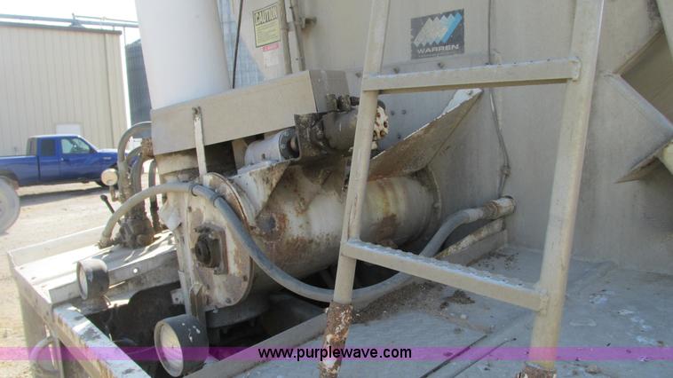 image for item G9156 2000 Warren AT-36-SER4 feed trailer