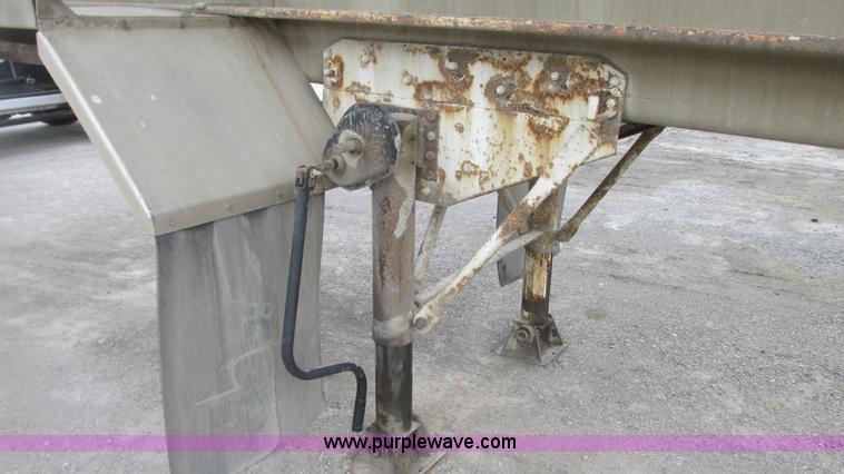image for item G9156 2000 Warren AT-36-SER4 feed trailer