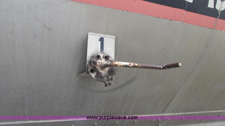 image for item G9156 2000 Warren AT-36-SER4 feed trailer