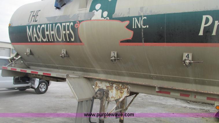 image for item G9156 2000 Warren AT-36-SER4 feed trailer