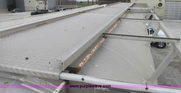 image for item G9156 2000 Warren AT-36-SER4 feed trailer