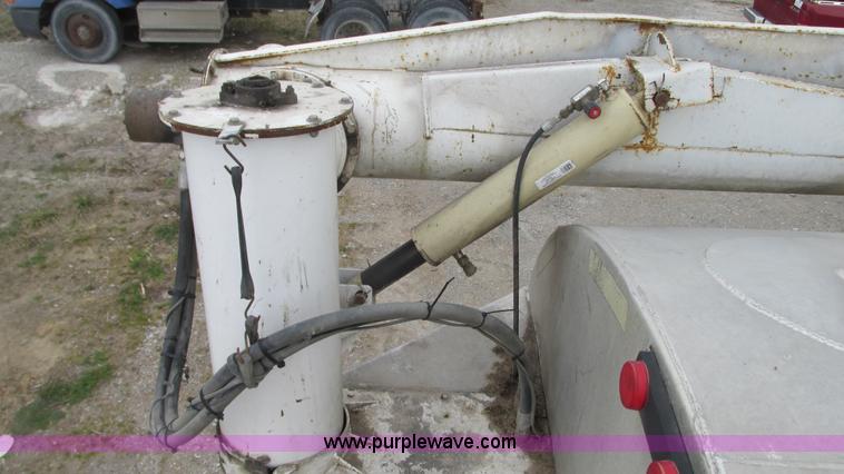 image for item G9156 2000 Warren AT-36-SER4 feed trailer