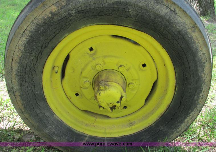 image for item G9278 1957 John Deere 720 tractor