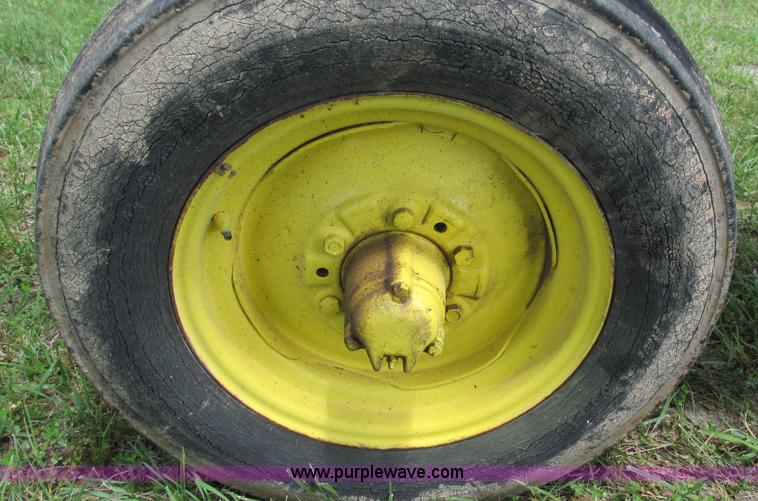 image for item G9278 1957 John Deere 720 tractor