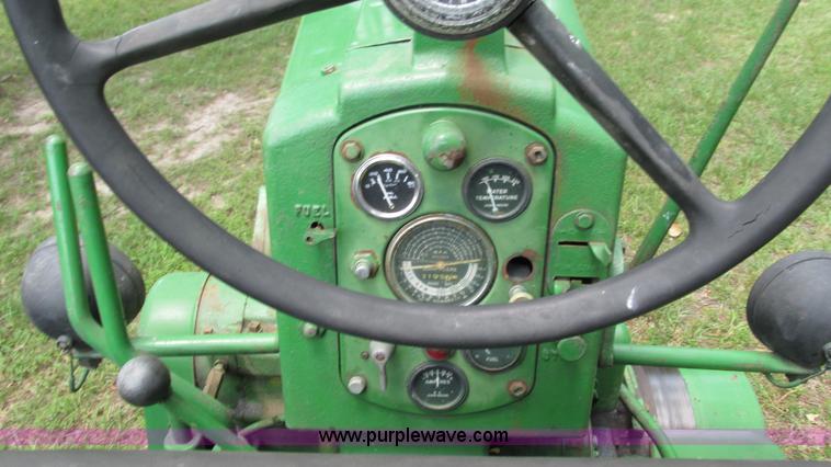 image for item G9278 1957 John Deere 720 tractor