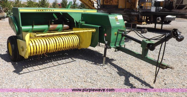 image for item H1843 1984 John Deere 327 small square baler