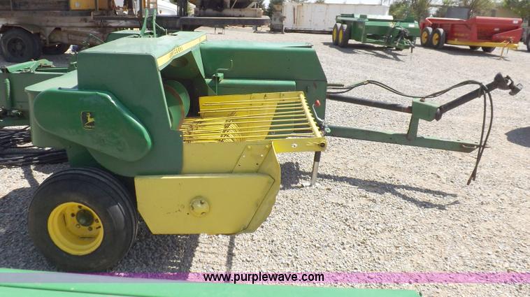 image for item H1843 1984 John Deere 327 small square baler