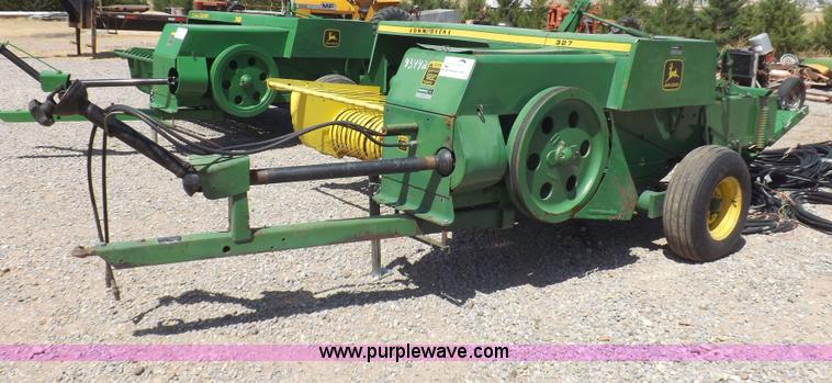 image for item H1843 1984 John Deere 327 small square baler
