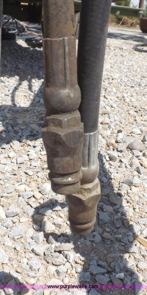 image for item H1843 1984 John Deere 327 small square baler