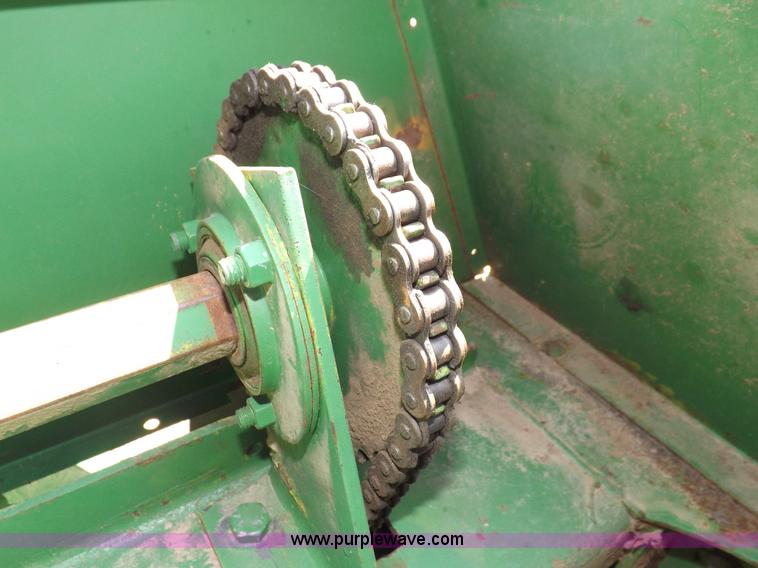 image for item H1843 1984 John Deere 327 small square baler