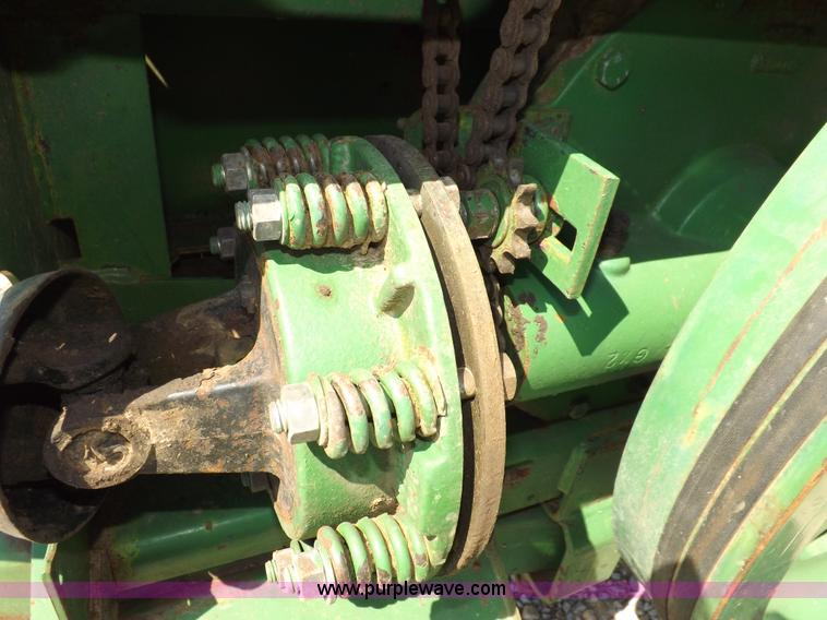 image for item H1843 1984 John Deere 327 small square baler