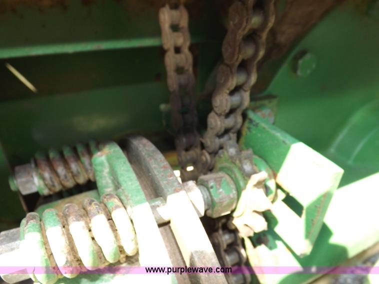 image for item H1843 1984 John Deere 327 small square baler