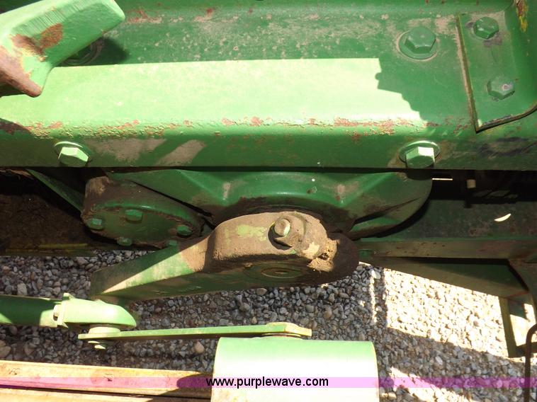 image for item H1843 1984 John Deere 327 small square baler