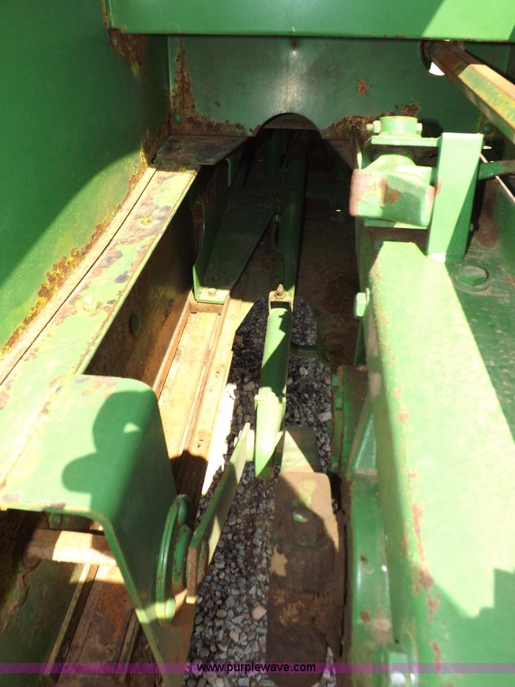 image for item H1843 1984 John Deere 327 small square baler