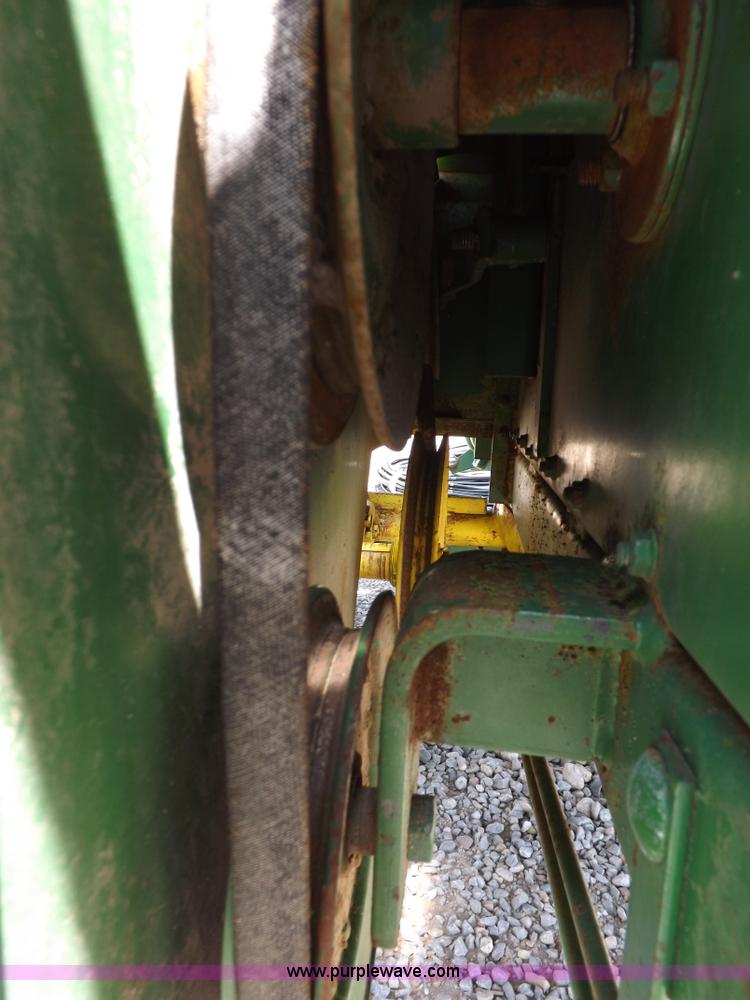 image for item H1843 1984 John Deere 327 small square baler