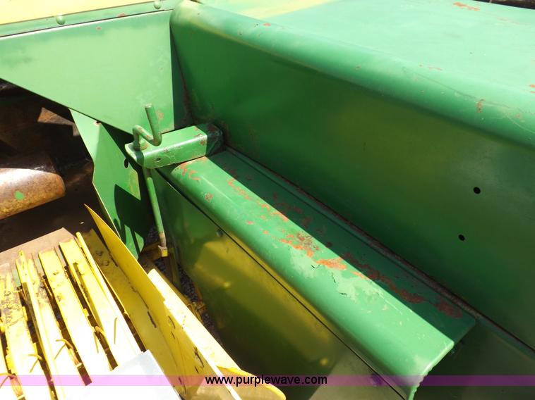 image for item H1843 1984 John Deere 327 small square baler